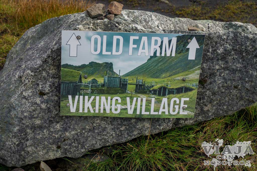 Entrada al pueblo vikingo de Islandia